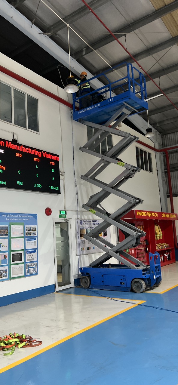 Thi công hệ thống trên cao tại công trình